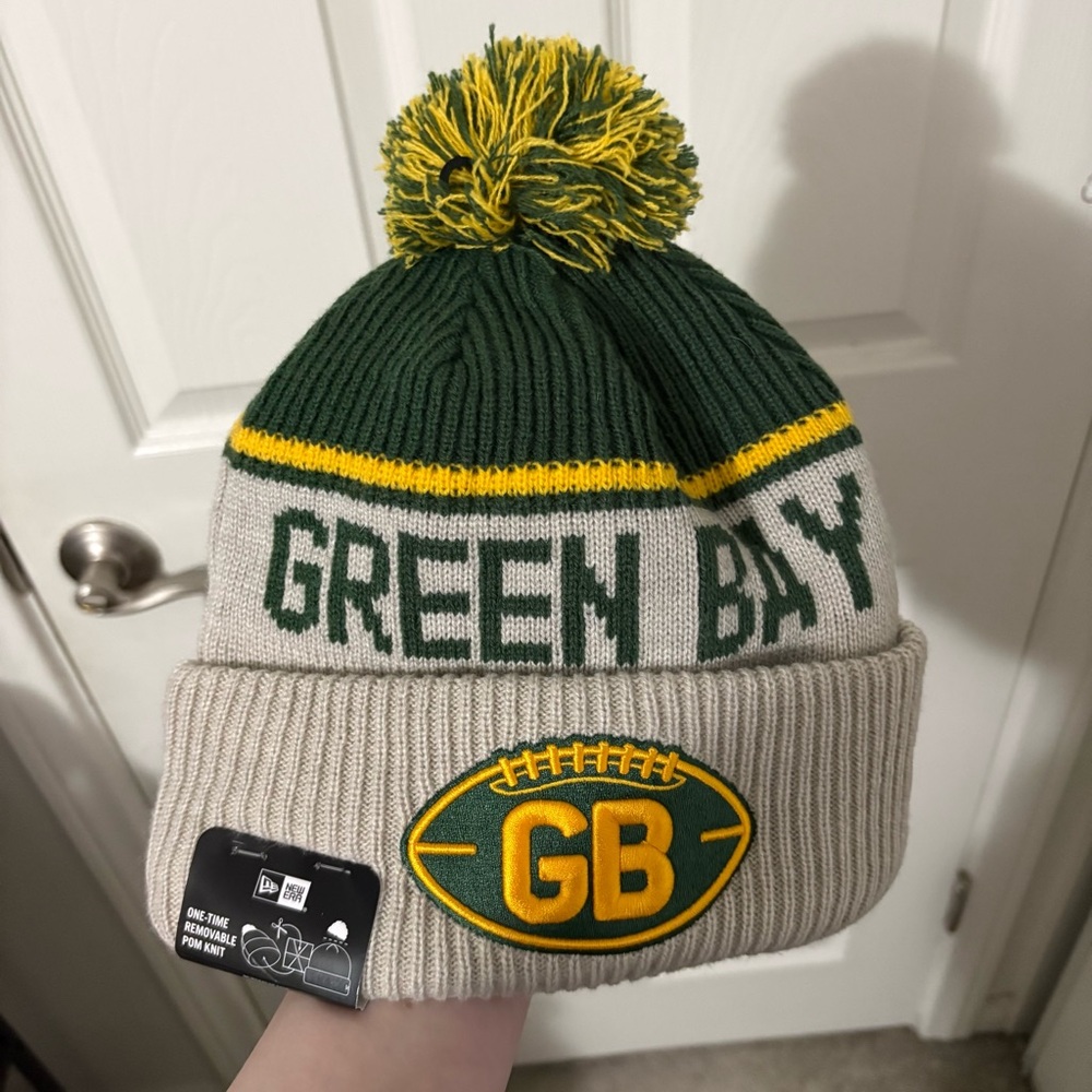Green Bay Packers 2024 Sideline Historic Pom Cuffed Fleece Lined Knit Hat NWT